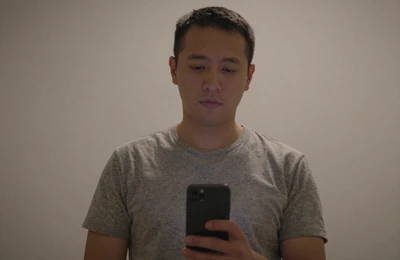 Generic indoor selfie showing a weak dating profile photo example with no personality or farm context